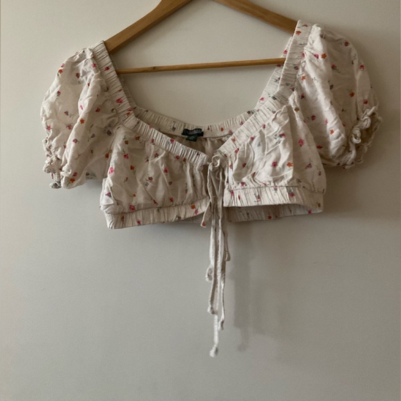 Wildfable ultra cropped floral tie front top puff sleeve - Picture 1 of 2